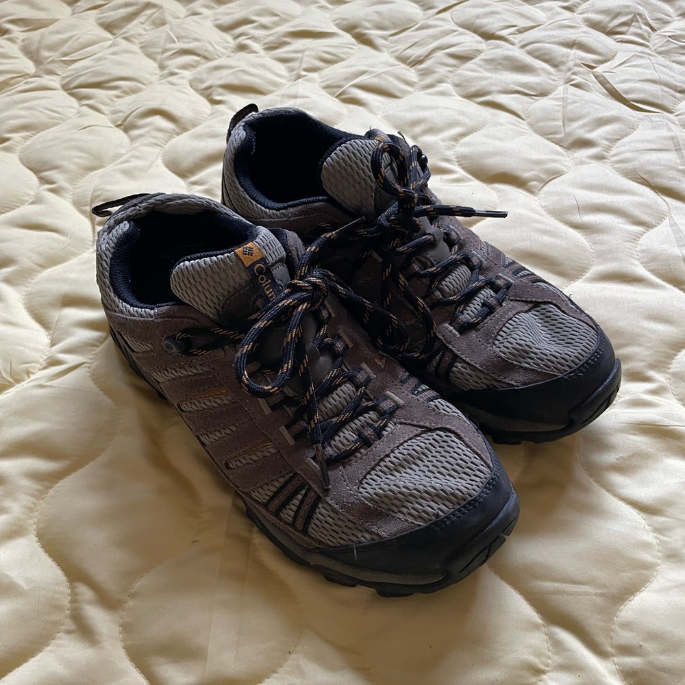 COLUMBIA mens hiking sneakers size 8